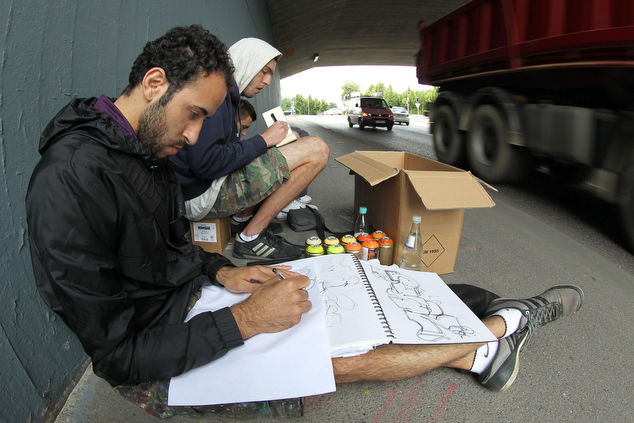 Sketching with Sainer & Bezt